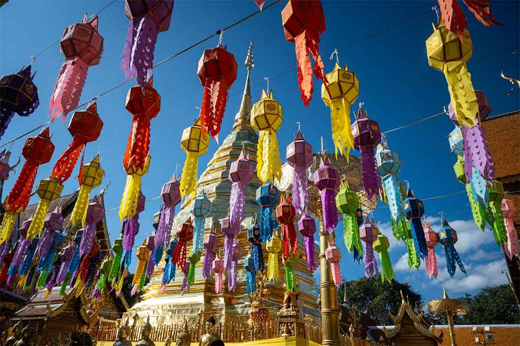 Espectáculo de Luces del Yee Peng Festival en Tailandia Chiang Mai Thailand