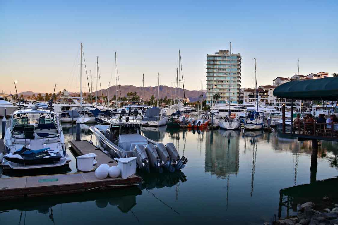 Guía de viaje a Puerto Vallarta: El corazón del Pacífico Mexicano Marina Vallarta