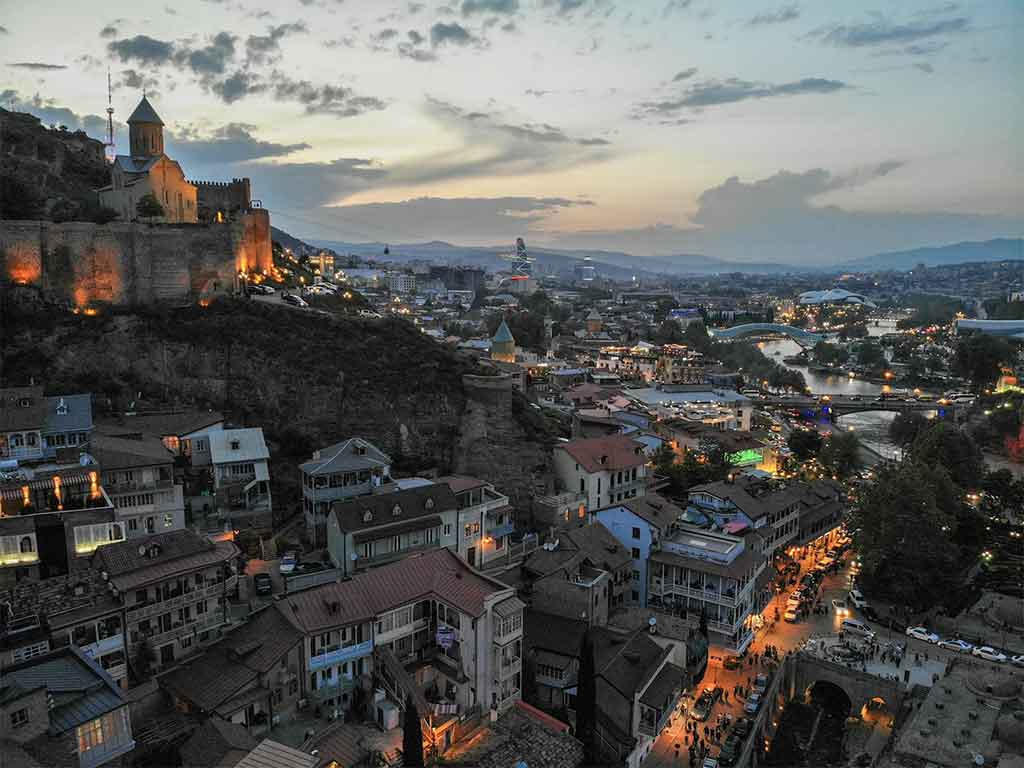 Tbilisi: La joya oculta del Cáucaso y por qué debe visitarla ahora mismo Tbilisi Es El Destino Perfecto