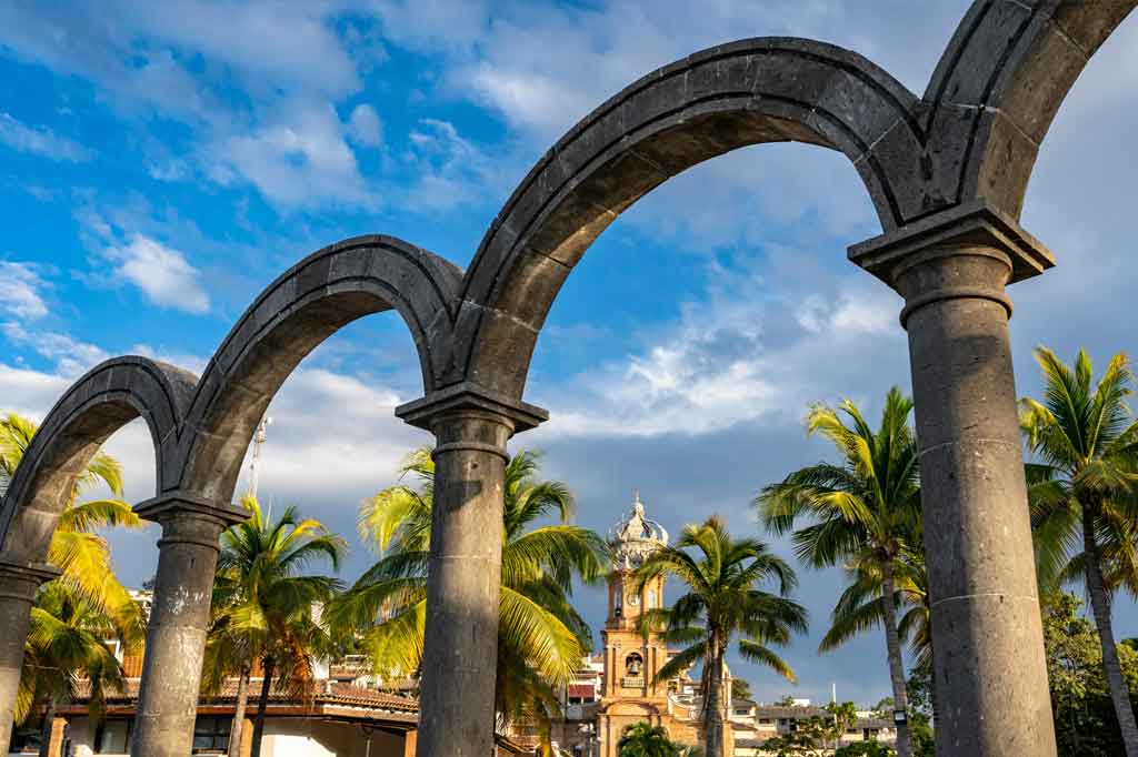 Guía de viaje a Puerto Vallarta: El corazón del Pacífico Mexicano Viejo Vallarta