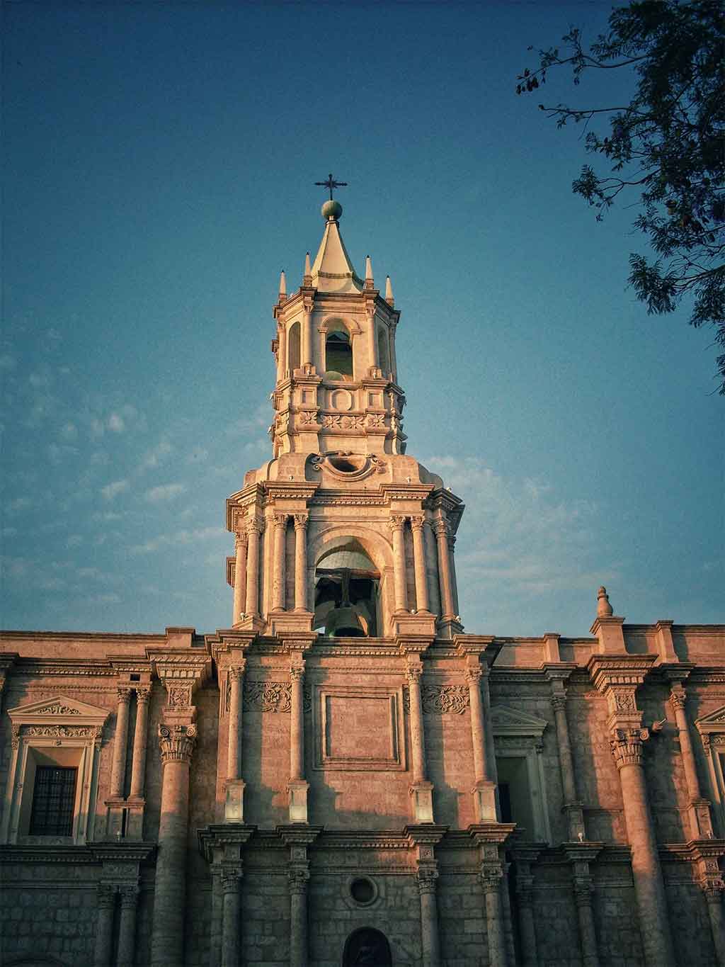 Guía de viaje a Arequipa: qué visitar en la Ciudad Blanca de Perú Basilica Catedral De Arequipa