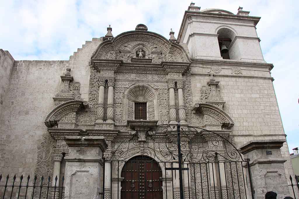 Guía de viaje a Arequipa: qué visitar en la Ciudad Blanca de Perú Iglesia De La Compania Arequipa