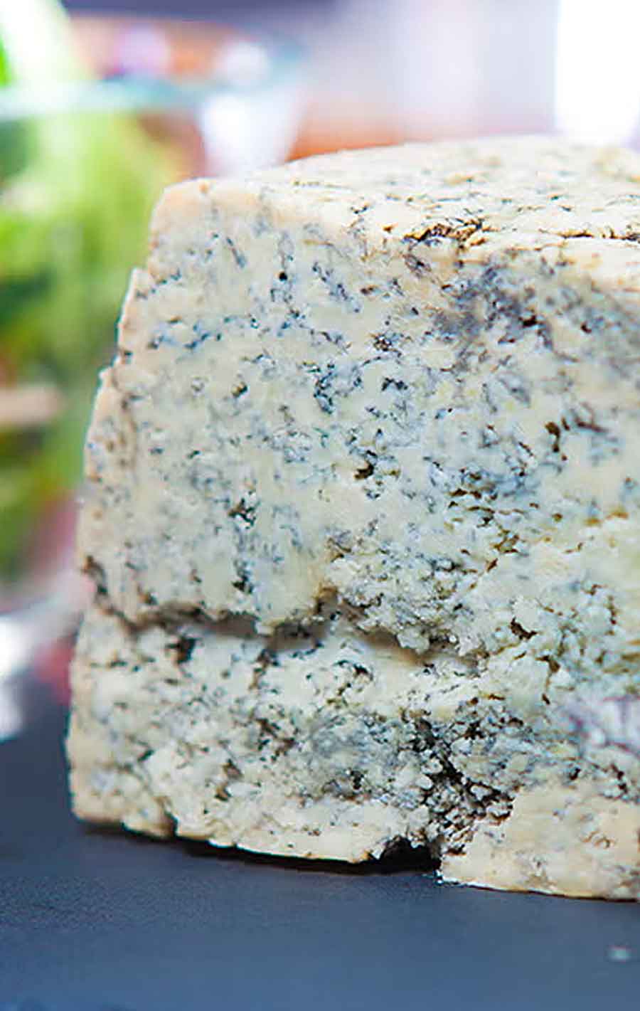 Guía de viaje a Cangas de Onís: qué ver y hacer en la puerta de los Picos de Europa Queso De Cabrales