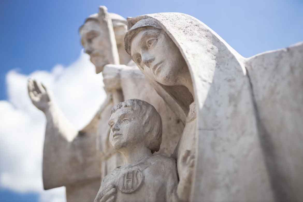 Guía completa de La Sagrada Familia: entradas, historia y qué ver Estatuas Sagrada Familia