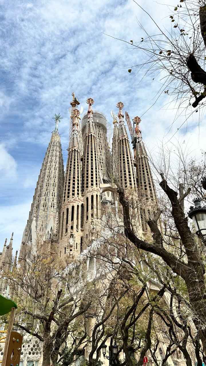 Guía completa de La Sagrada Familia: entradas, historia y qué ver Exterior De La Sagrada Familia
