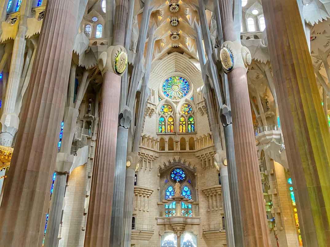 Guía completa de La Sagrada Familia: entradas, historia y qué ver Interior Sagrada Familia