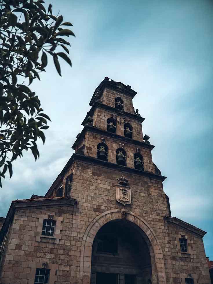 Guía de viaje a Cangas de Onís: qué ver y hacer en la puerta de los Picos de Europa Mejor Epoca Para Visitar Cangas De Onis