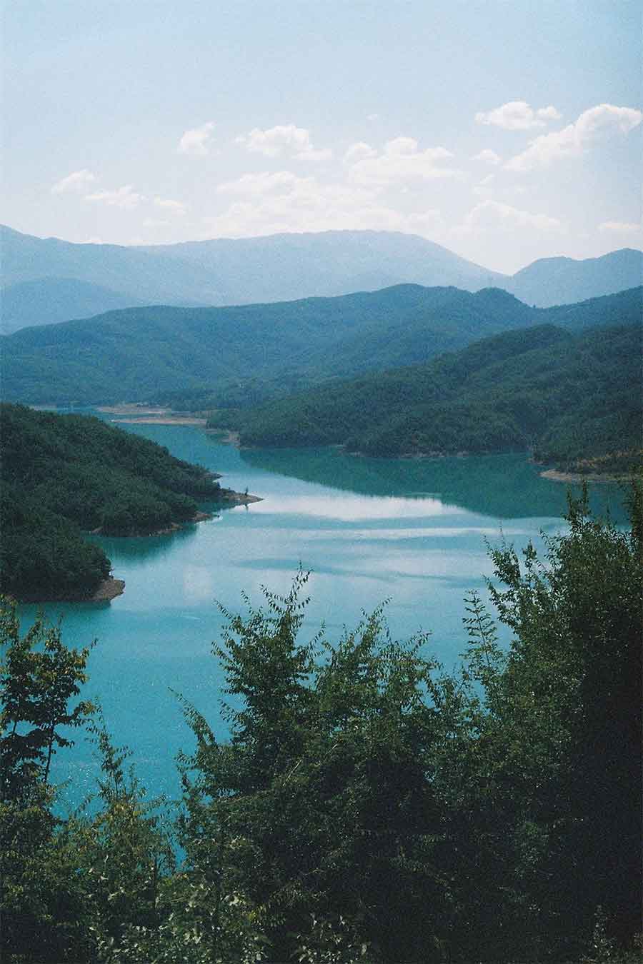 Qué ver en Tirana, la guía completa de la capital de Albania Bovilla Lake Albanis