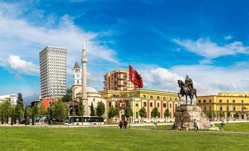Qué ver en Tirana, la guía completa de la capital de Albania Guia Practica Para Organizar Tu Viaje A Tirana