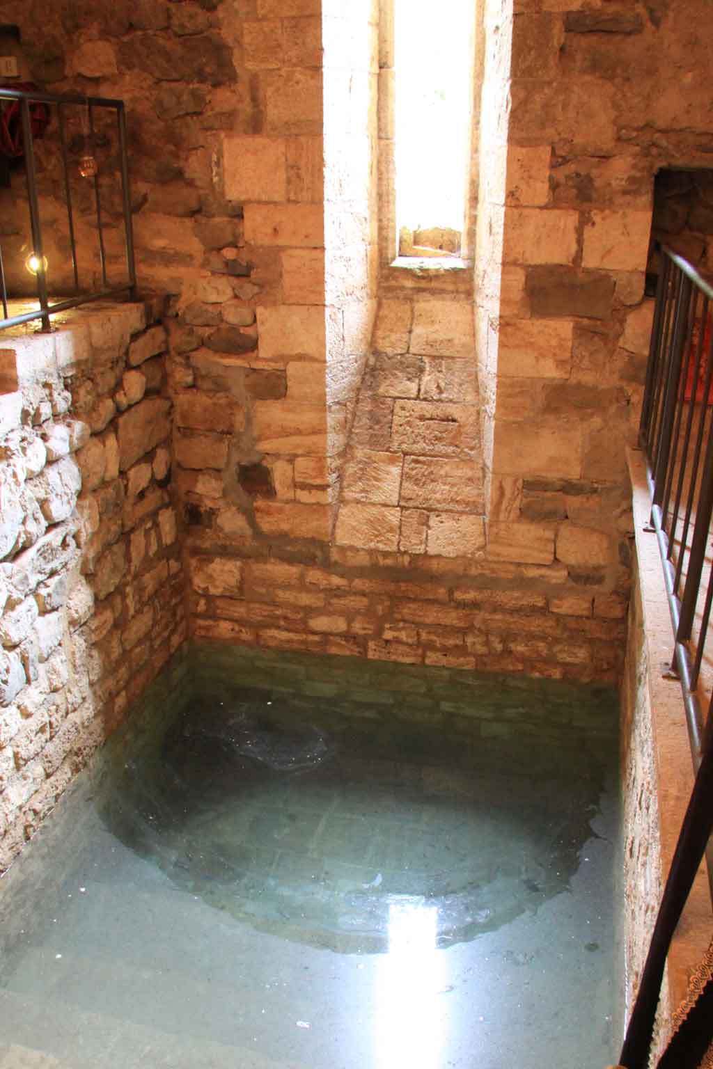 Besalú, guía para planificar tu visita al pueblo medieval más bonito de Girona Miqve De Besalu