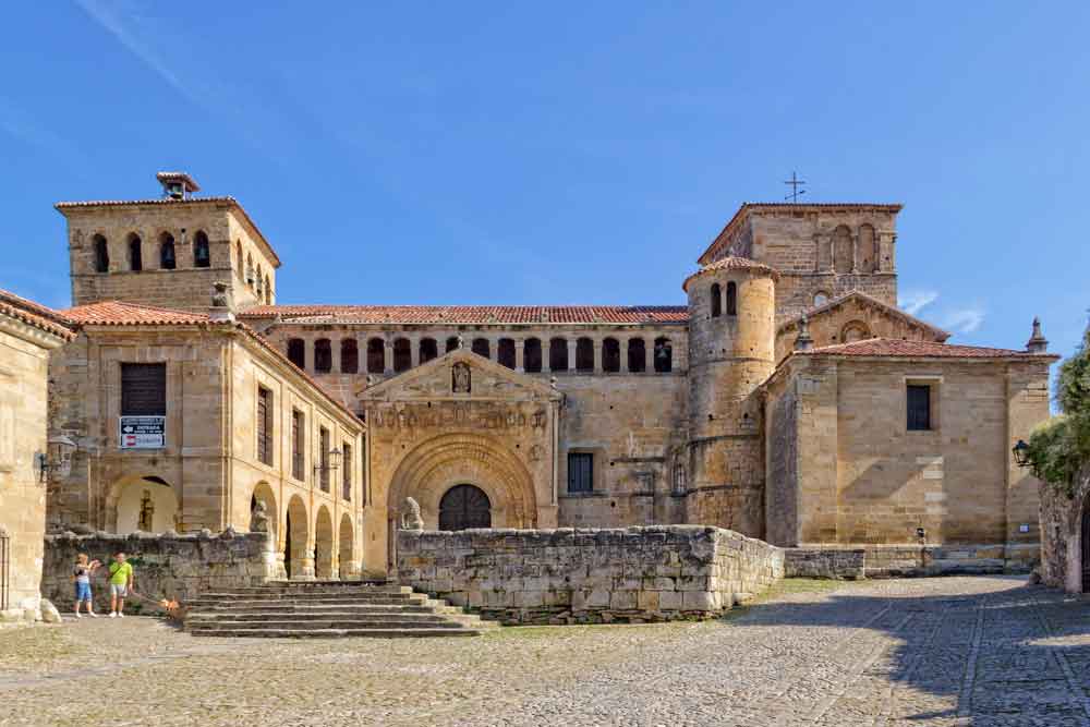 Guía de Santillana del Mar, qué ver, qué hacer y consejos prácticos Real Colegiata De Santa Juliana
