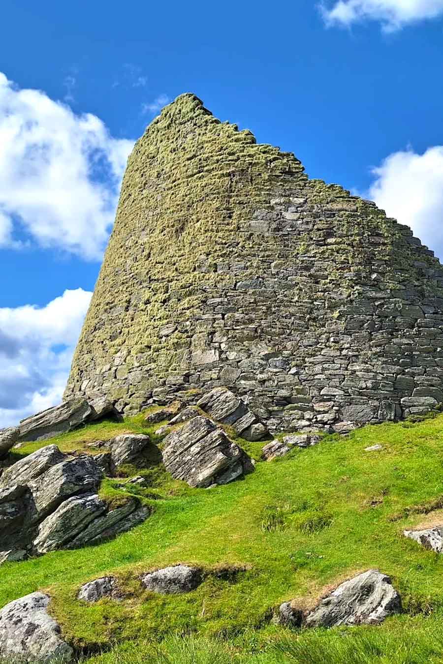 Guía para viajar a las Islas Hébridas: Ruta, ferries y preparativos Broch De Dun Carloway