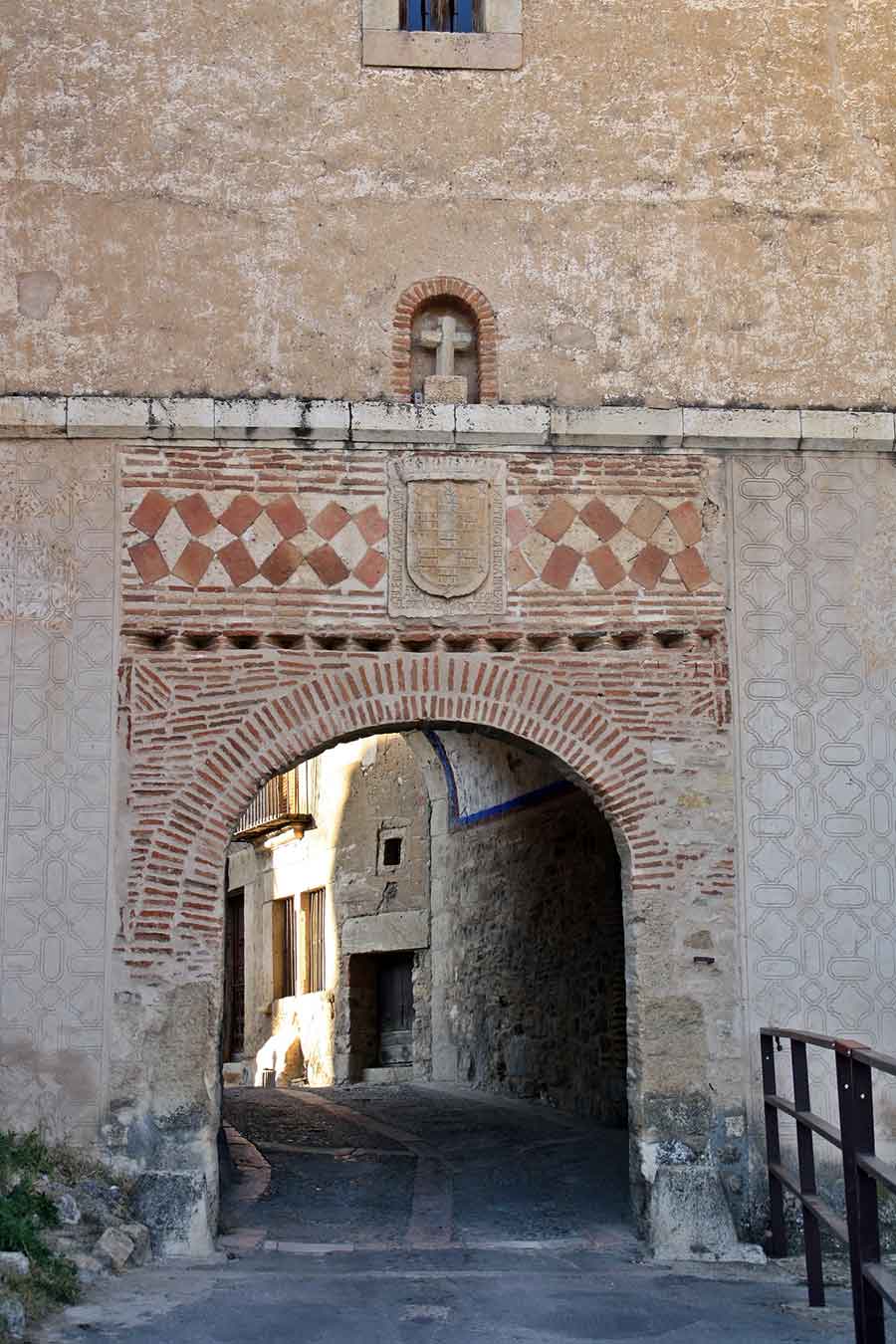 Qué ver en Pedraza, la villa medieval que enamora a quien la pisa Puerta De La Villa Pedraza