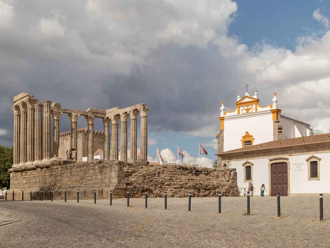 Guía del Alentejo en Portugal: Ruta por pueblos medievales, viñedos y acantilados salvajes Evora Portugal