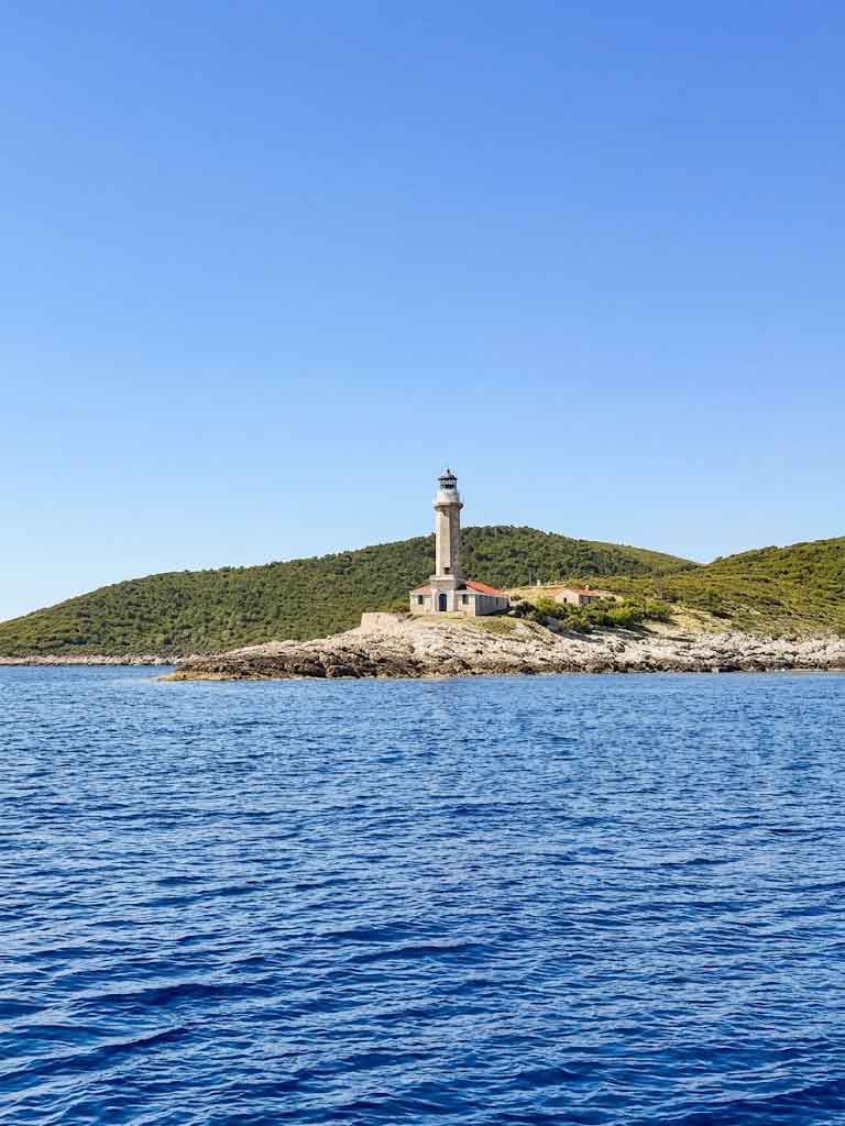 Isla de Vis, guía para descubrir el rincón más auténtico del Adriático Como Llegar A La Isla De Vis
