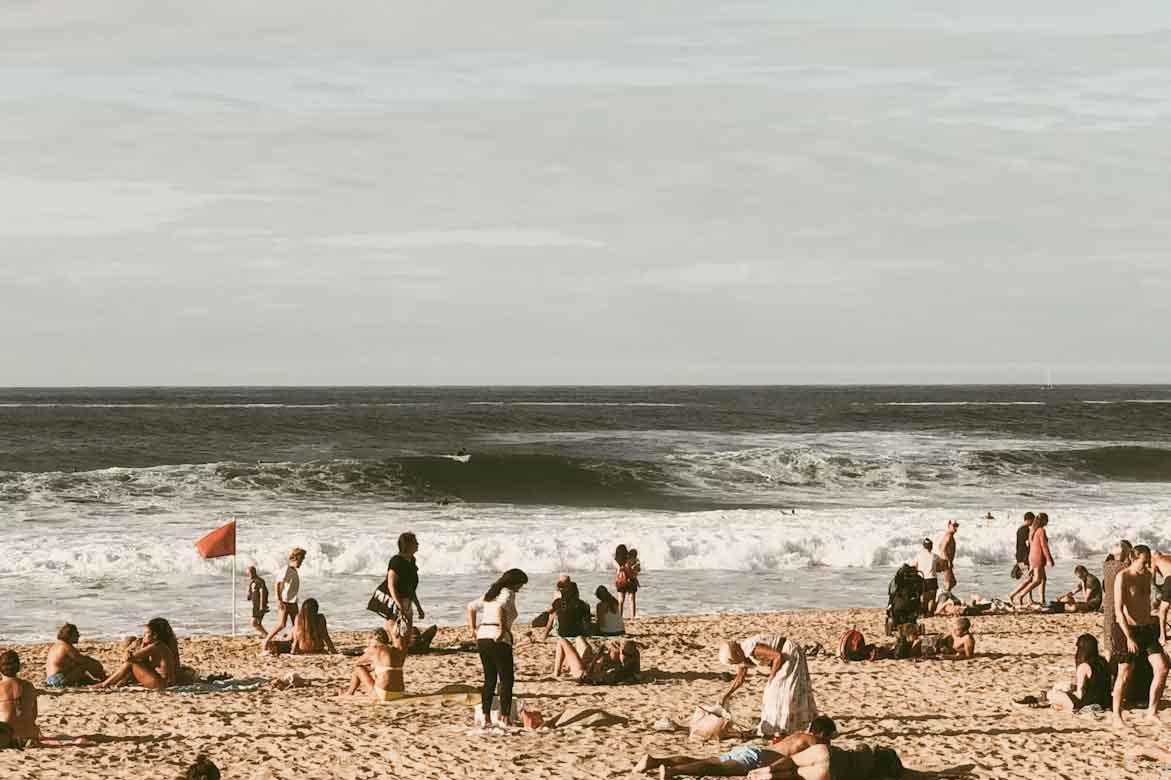 Coolcation, guía para viajar a destinos frescos en verano Coolcation Frente A Vacaciones De Sol Y Playa