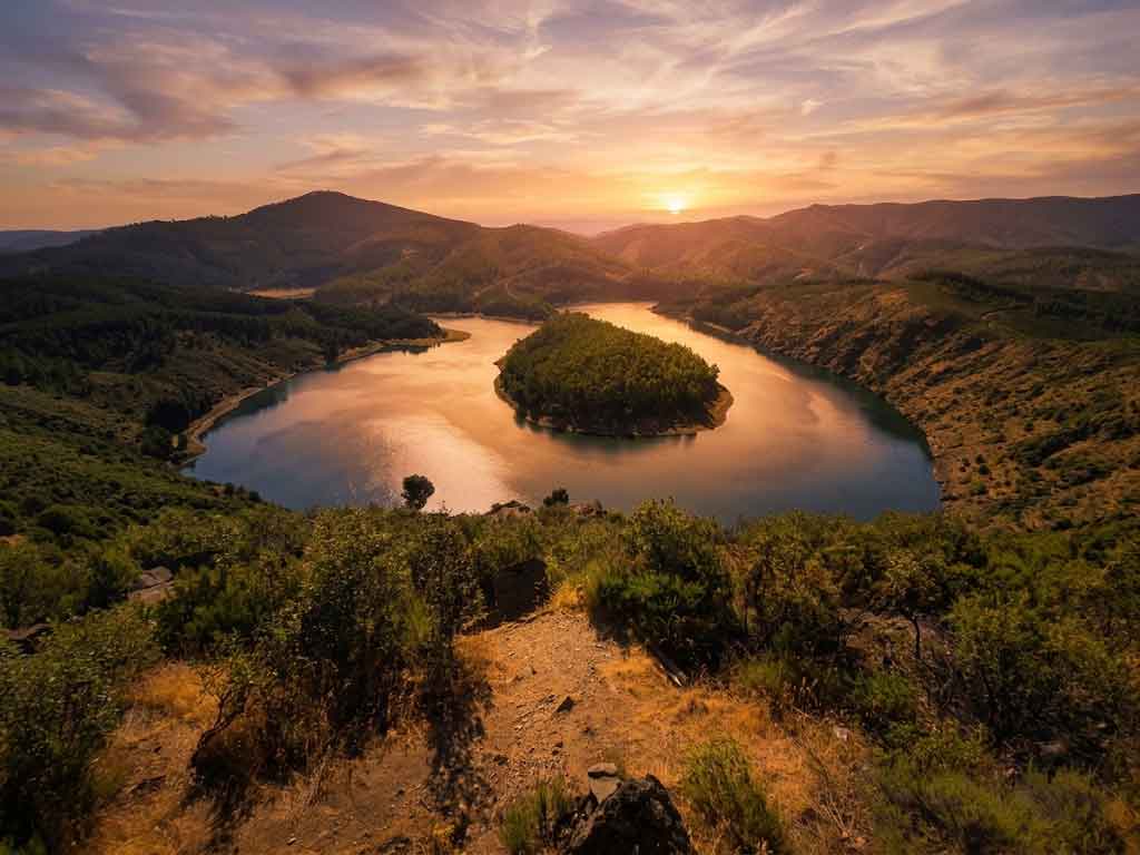 Las Hurdes: Guía para una escapada de naturaleza y leyenda Meandro Del Melero