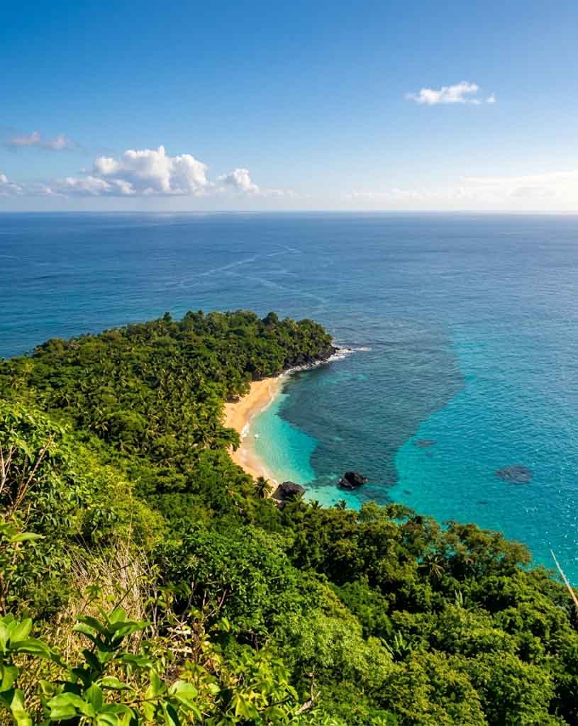 Guía de Santo Tomé y Príncipe: Qué ver, rutas y consejos útiles Praia Banana Es La Mas Famosa