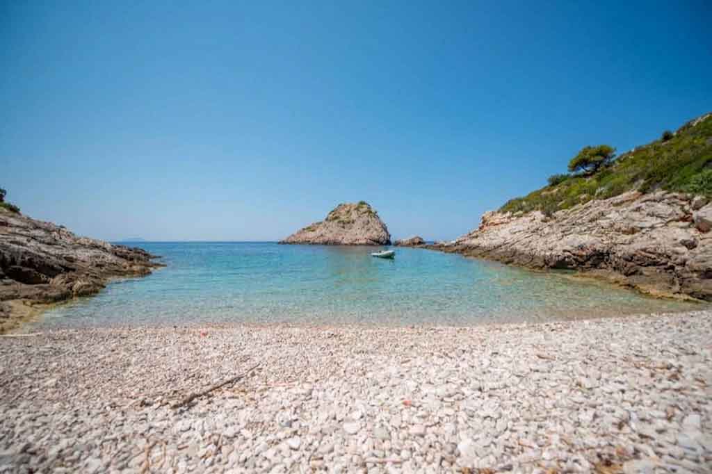 Isla de Vis, guía para descubrir el rincón más auténtico del Adriático Mejores Playas En La Isla De Vis