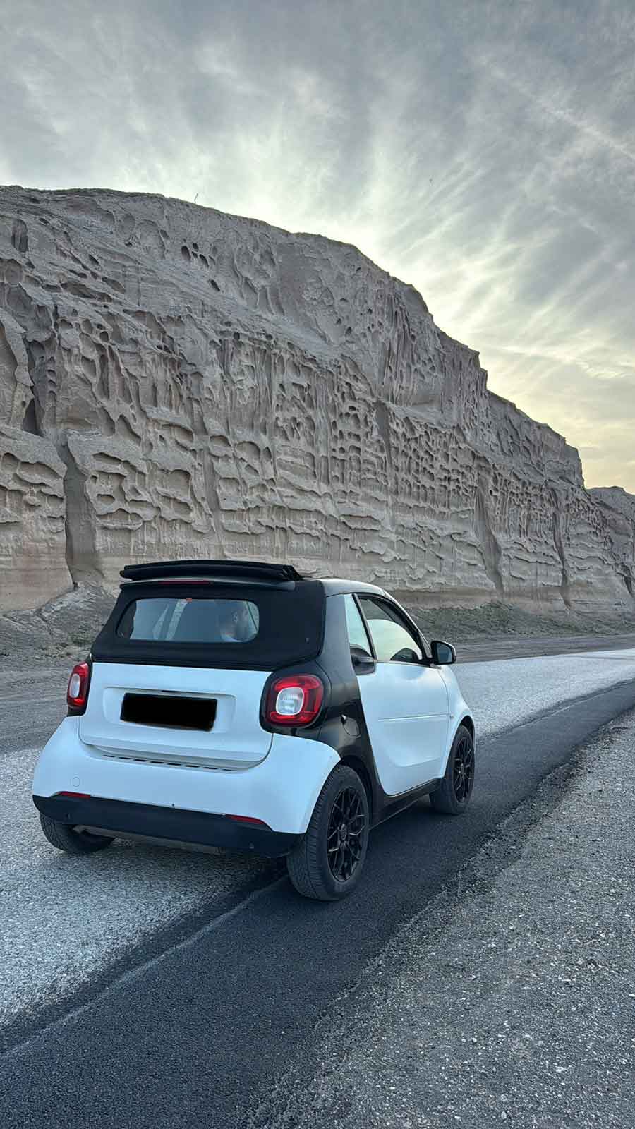 Guía completa para moverse por Santorini: Coche, quad ,scooter o buggy Alquiler De Coches En Santorini